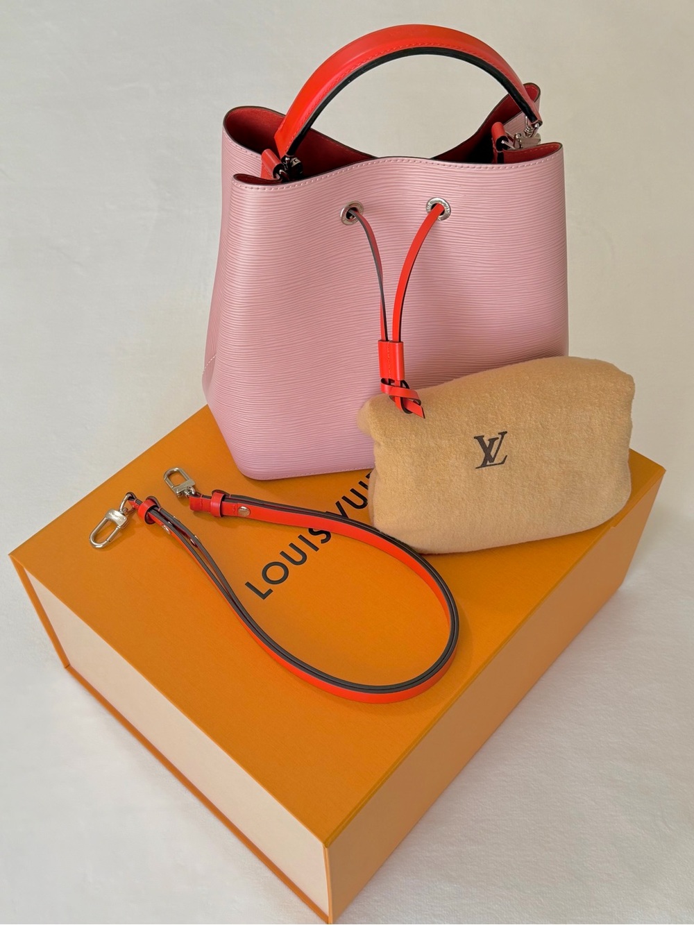 LOUIS VUITTON Rose Ballerine Epi Leather NeoNoe MM Bag
